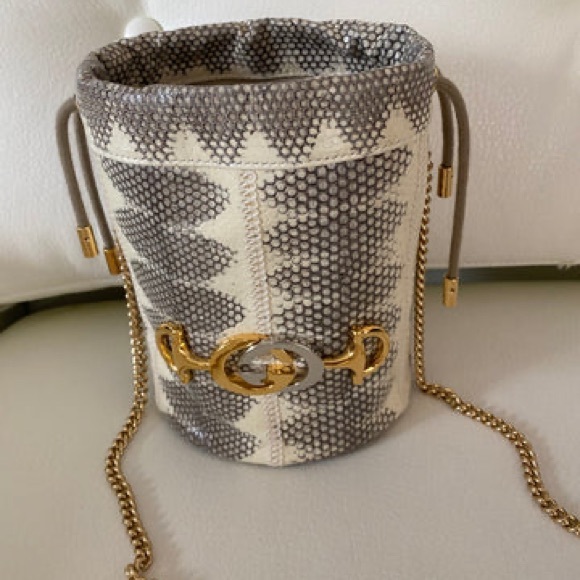 GUCCI BUCKET BAG (AUTHENTIC) - Picture 8 of 16